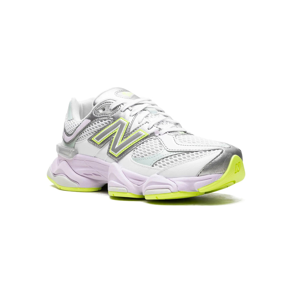 New Balance 9060 sneakers vit lila dam Taro streetstil