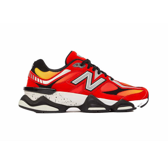 New Balance 9060 Röd Orange Sneakers Herr Fire Sign Chunky Löparstil