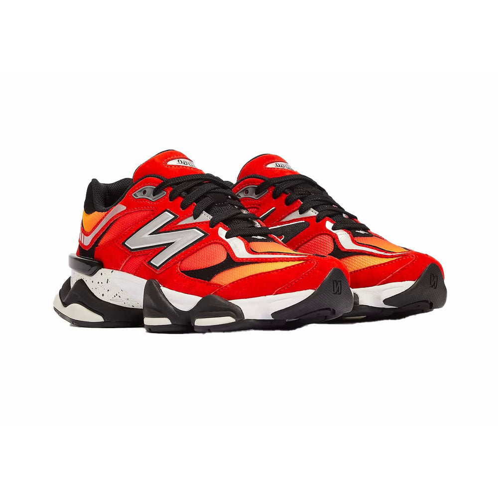 New Balance 9060 Röd Orange Sneakers Herr Fire Sign Chunky Löparstil
