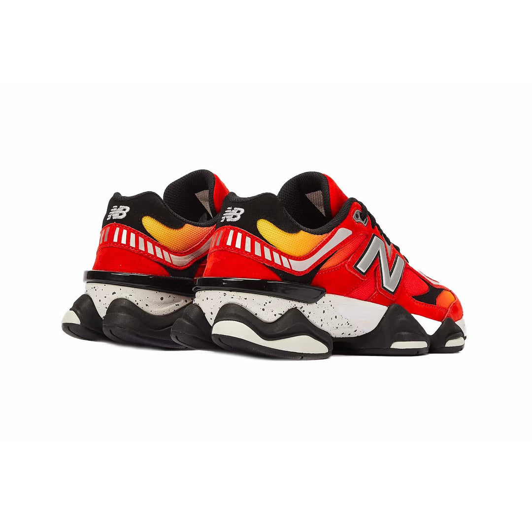 New Balance 9060 Röd Orange Sneakers Herr Fire Sign Chunky Löparstil